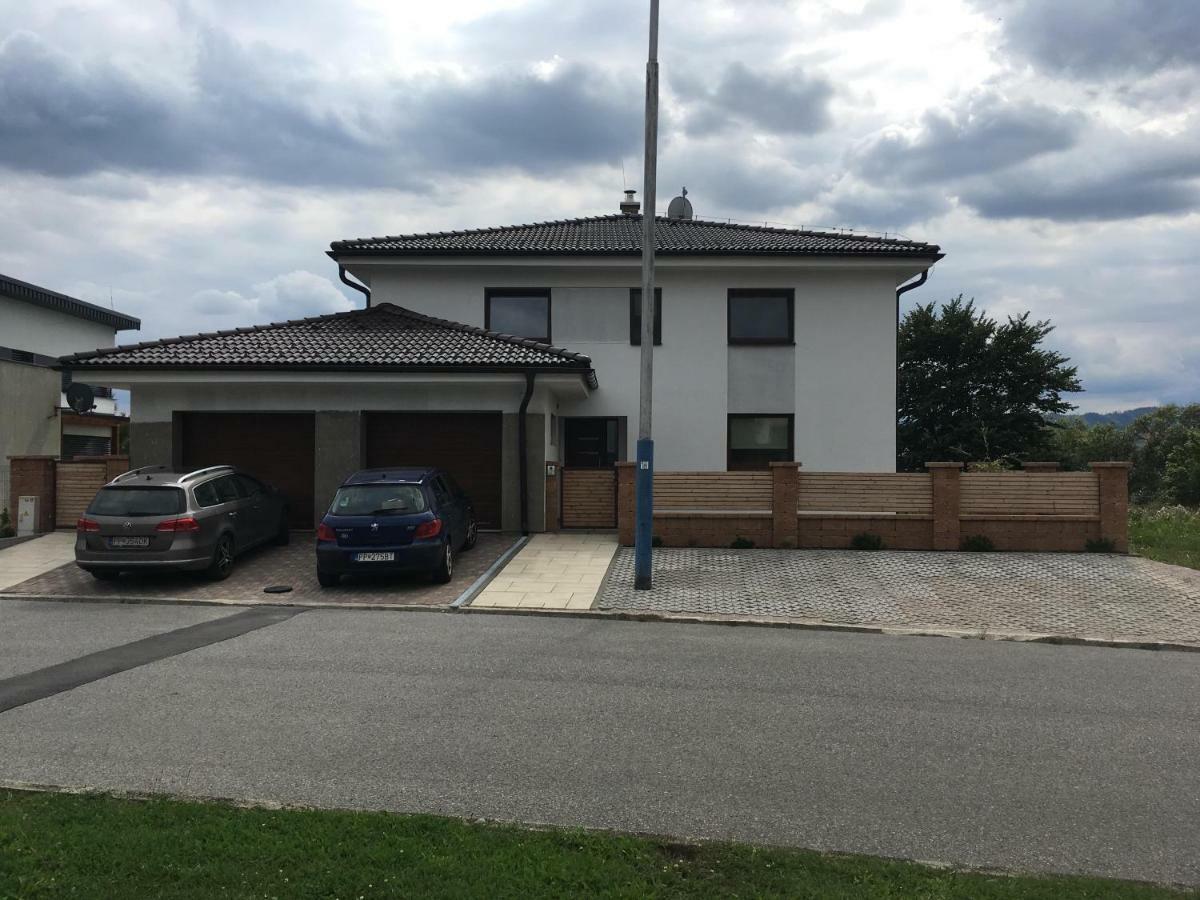 Privat Lägenhet Poprad Exteriör bild